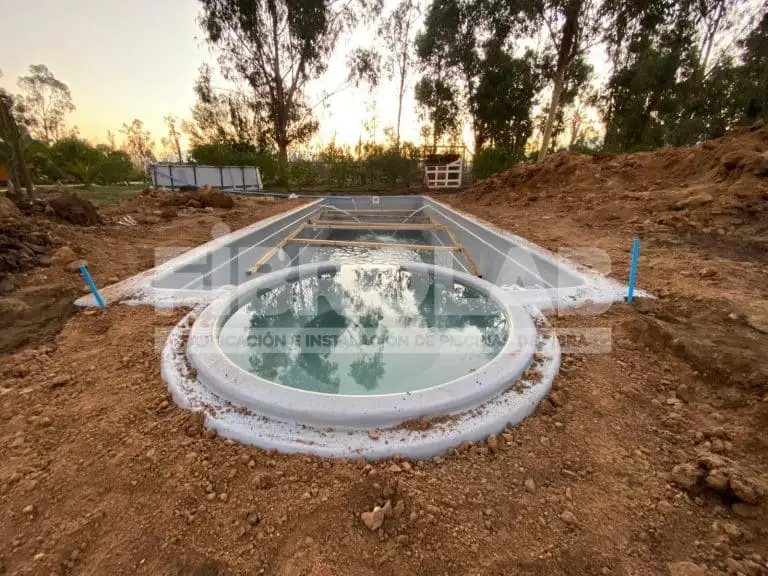 Instalación de piscina fibra de vidrio 10x3.50 gris