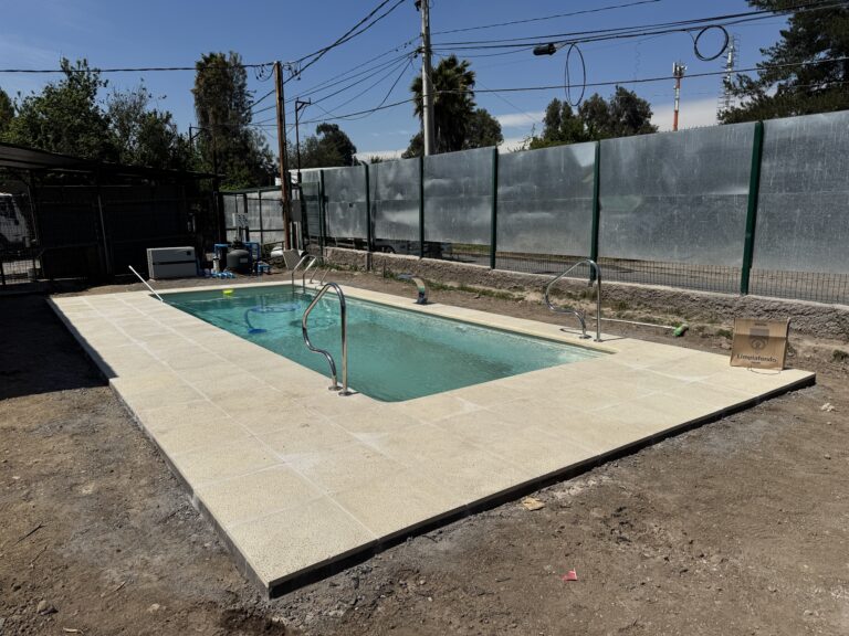 Piscina 8 metros y bordes